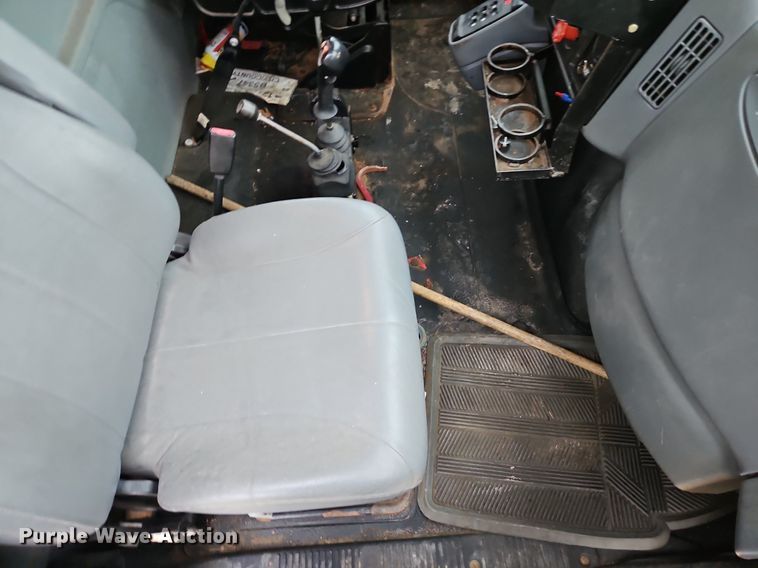 image for item EI3679 2006 International 7400 dump truck