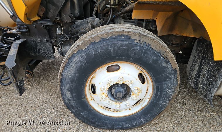 image for item EI3679 2006 International 7400 dump truck