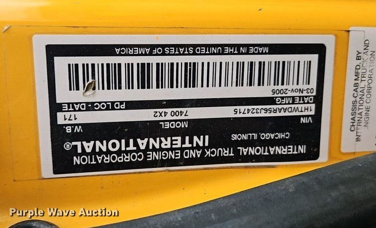 image for item EI3679 2006 International 7400 dump truck