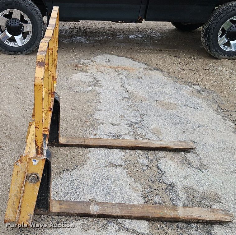 image for item EI3682 FFC skid steer forks