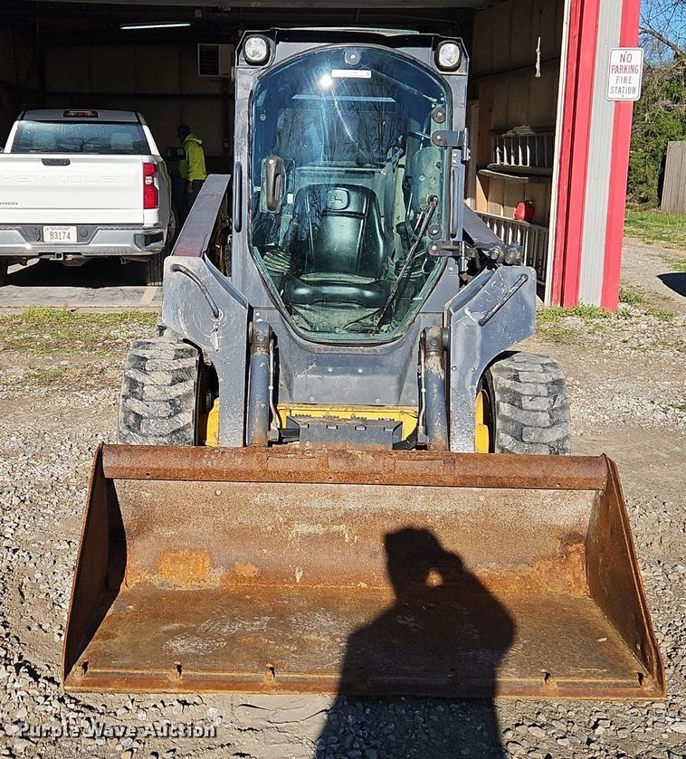 image for item EI3698 2010 John Deere 318D skid steer loader