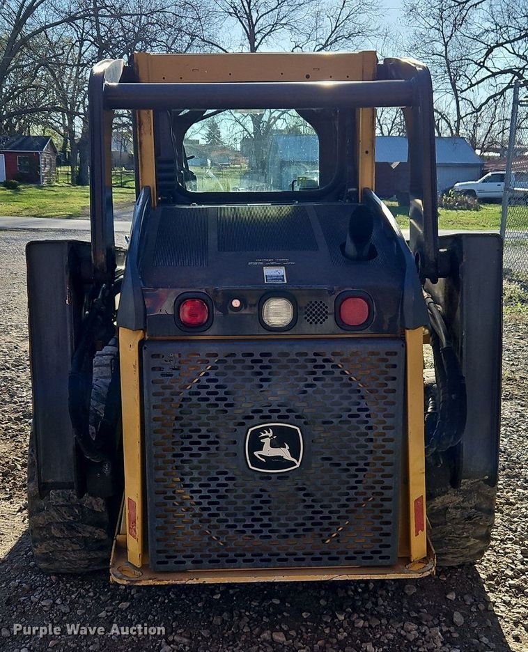 image for item EI3698 2010 John Deere 318D skid steer loader