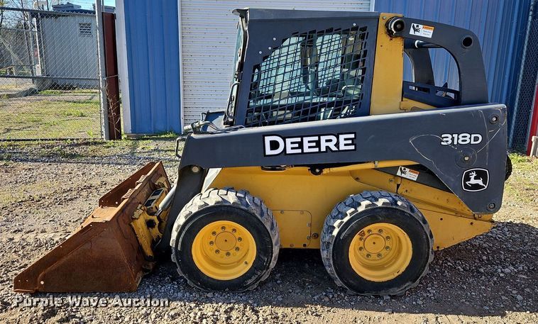 image for item EI3698 2010 John Deere 318D skid steer loader