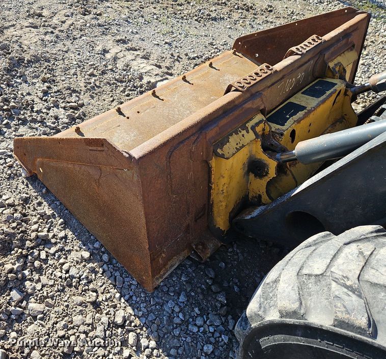 image for item EI3698 2010 John Deere 318D skid steer loader
