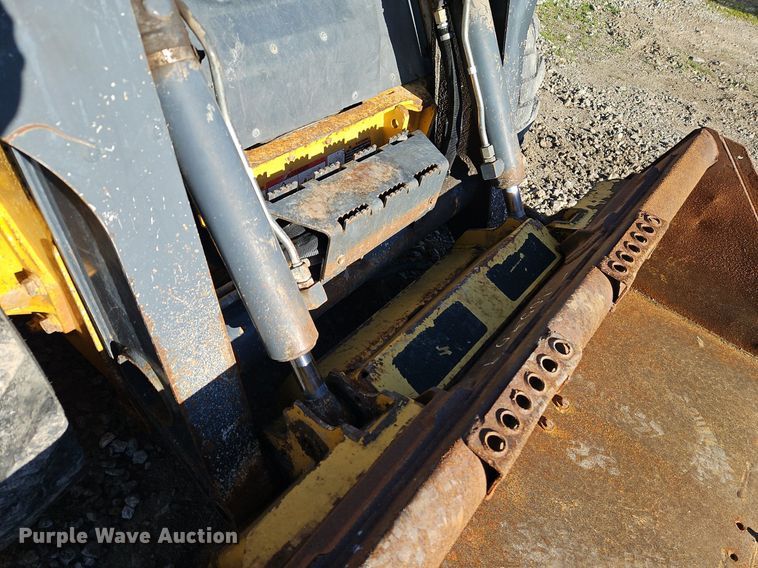image for item EI3698 2010 John Deere 318D skid steer loader