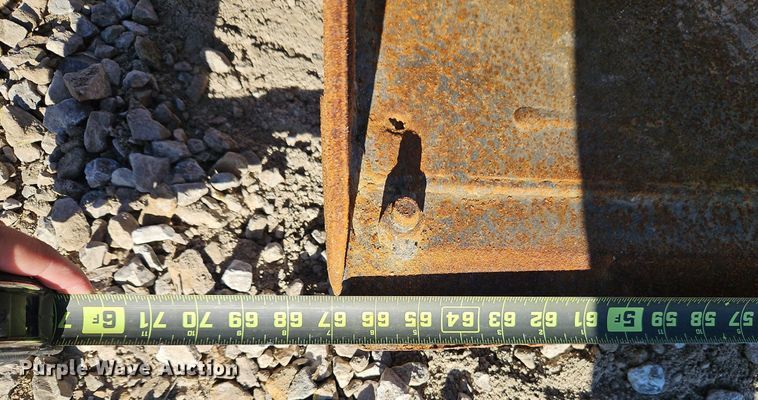 image for item EI3698 2010 John Deere 318D skid steer loader