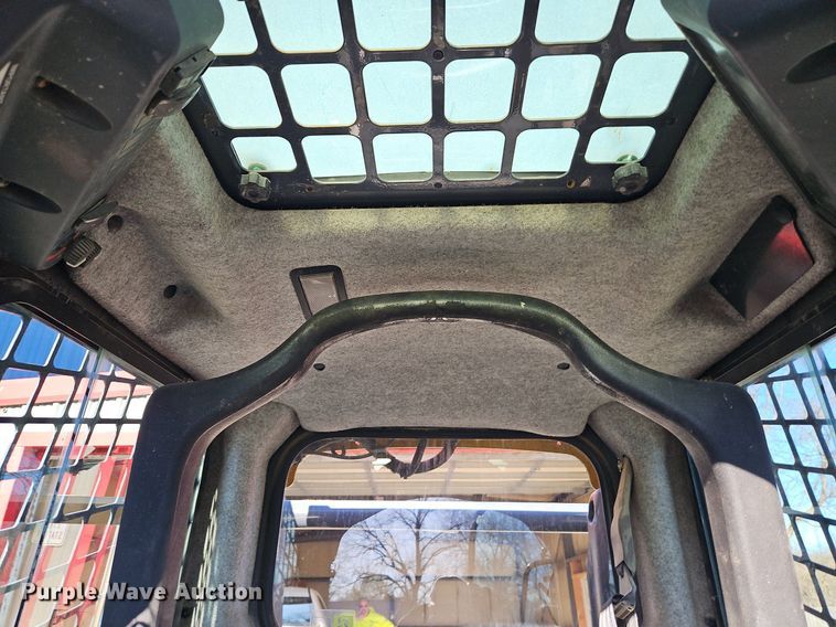 image for item EI3698 2010 John Deere 318D skid steer loader