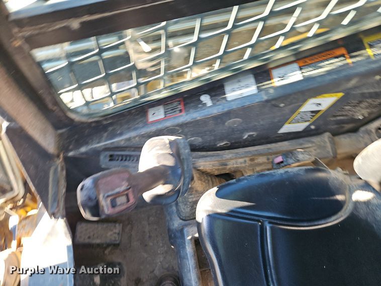 image for item EI3698 2010 John Deere 318D skid steer loader