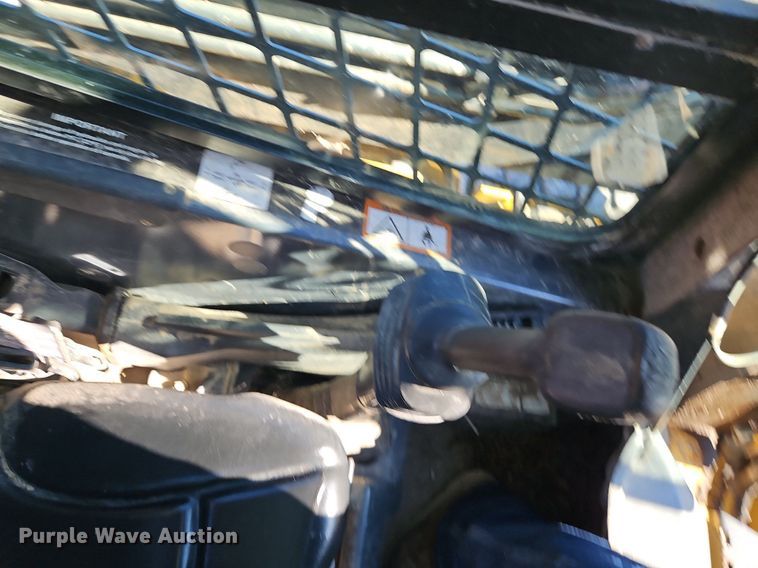 image for item EI3698 2010 John Deere 318D skid steer loader