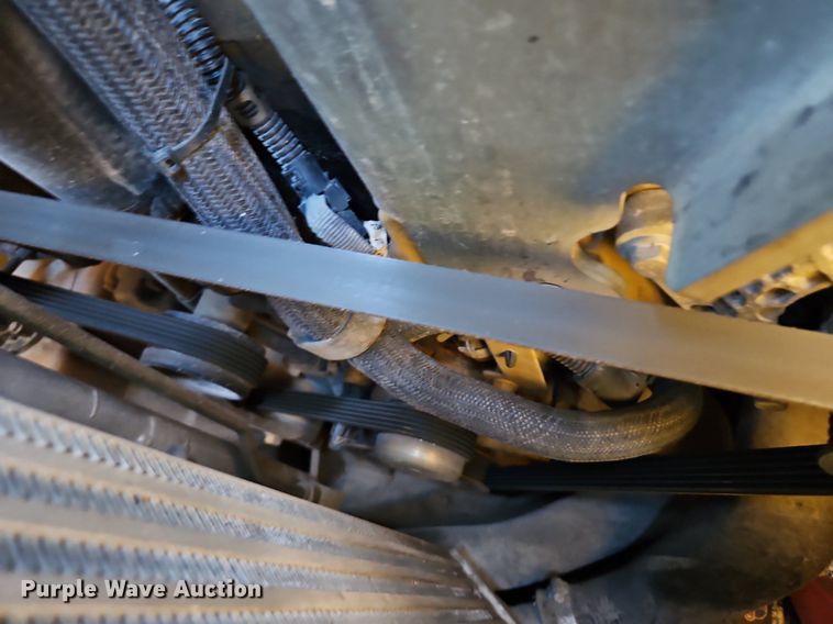 image for item EI3698 2010 John Deere 318D skid steer loader