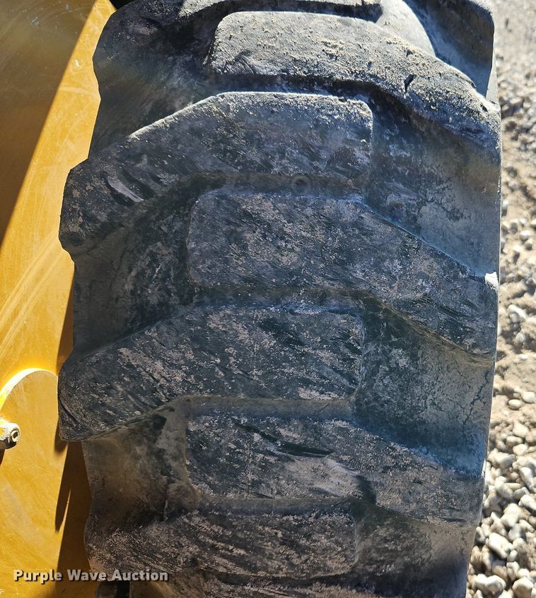 image for item EI3698 2010 John Deere 318D skid steer loader