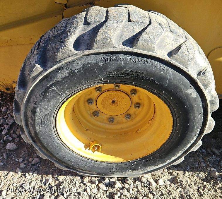 image for item EI3698 2010 John Deere 318D skid steer loader