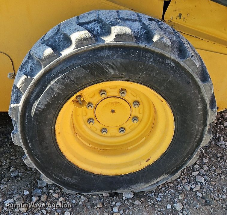 image for item EI3698 2010 John Deere 318D skid steer loader