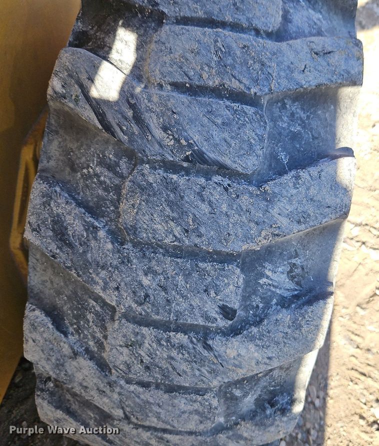 image for item EI3698 2010 John Deere 318D skid steer loader