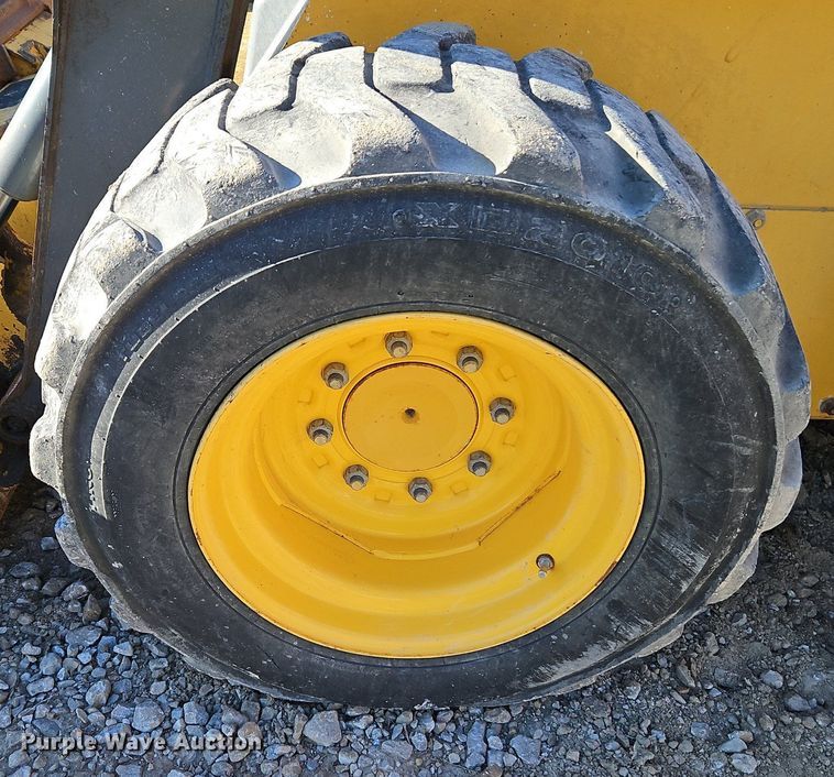 image for item EI3698 2010 John Deere 318D skid steer loader