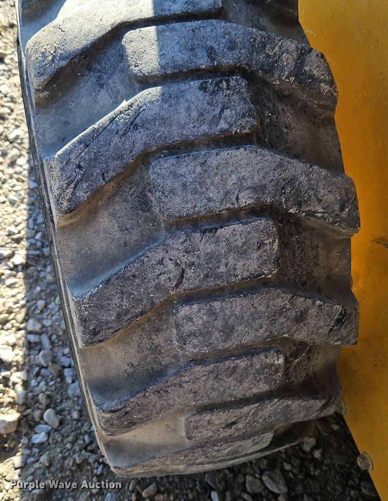 image for item EI3698 2010 John Deere 318D skid steer loader