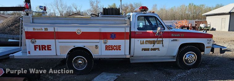 image for item EI3699 1982 GMC High Sierra 3500 pumper fire truck