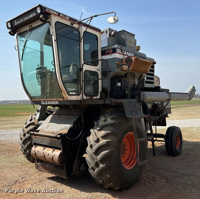 image for item EJ0323 Gleaner  F2 combine
