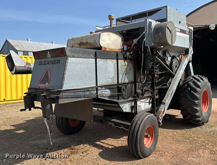 image for item EJ0323 Gleaner  F2 combine