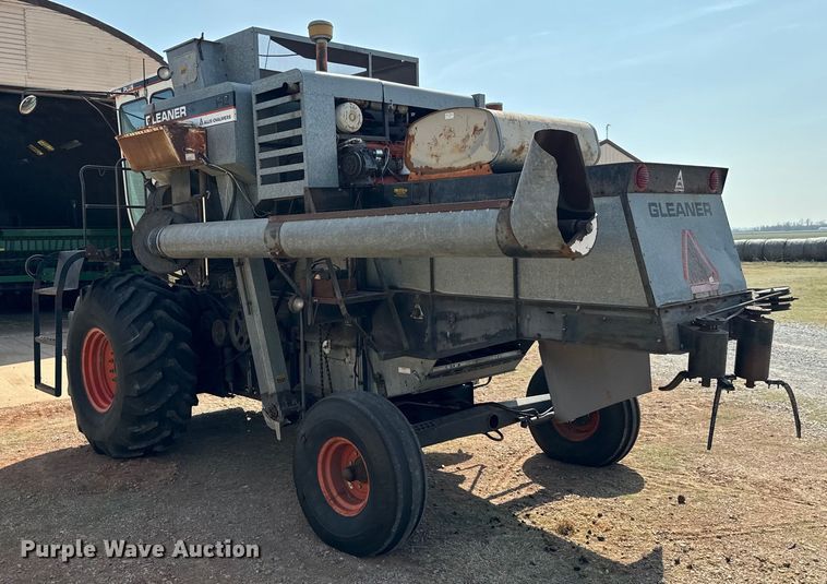 image for item EJ0323 Gleaner  F2 combine