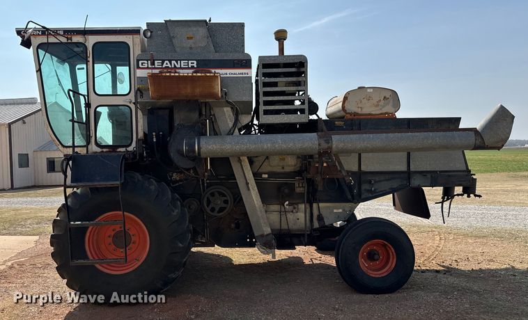 image for item EJ0323 Gleaner  F2 combine