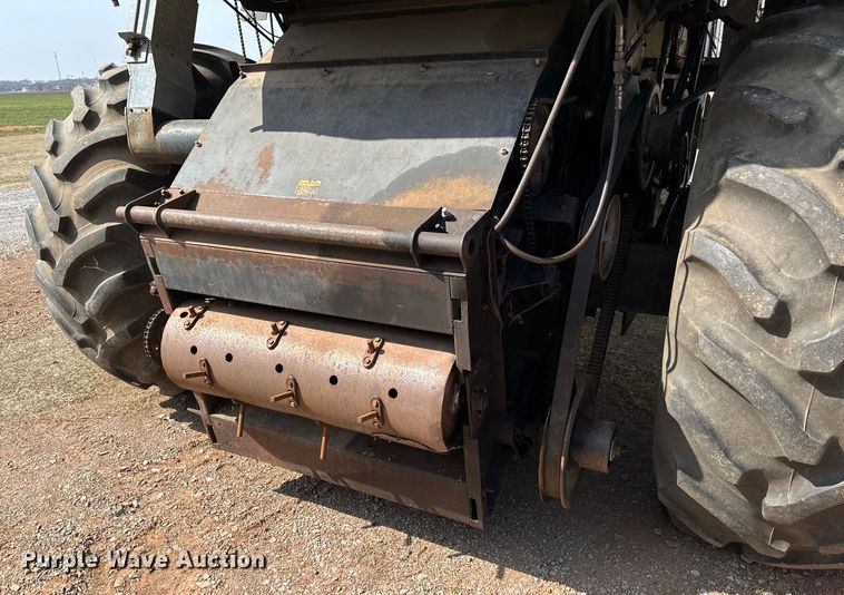 image for item EJ0323 Gleaner  F2 combine