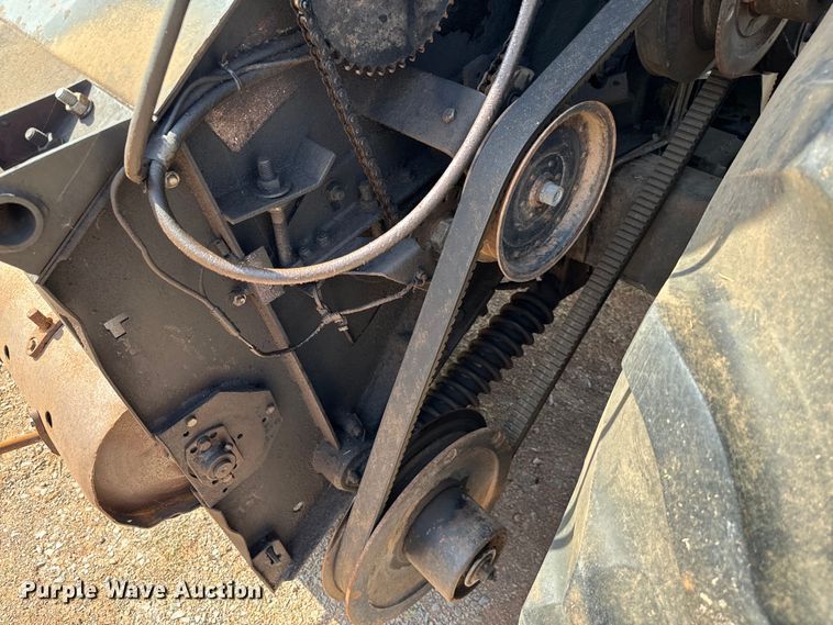 image for item EJ0323 Gleaner  F2 combine