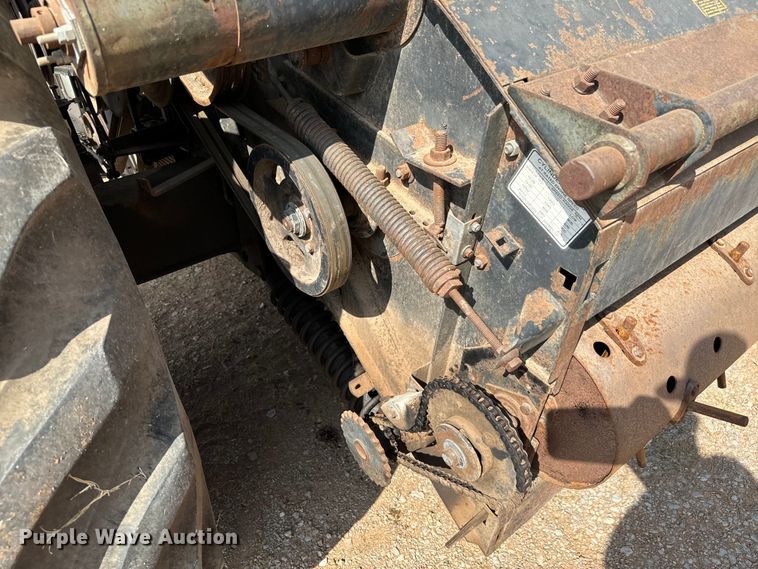 image for item EJ0323 Gleaner  F2 combine