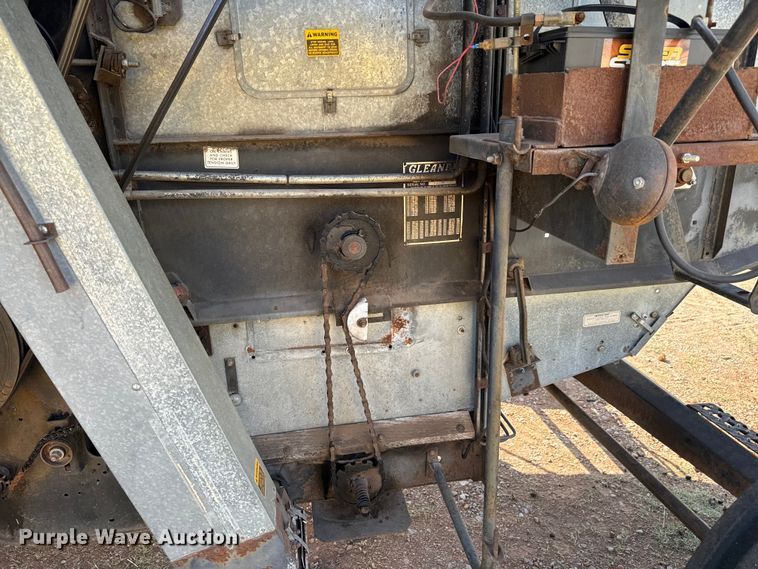 image for item EJ0323 Gleaner  F2 combine