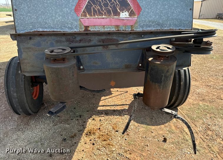 image for item EJ0323 Gleaner  F2 combine