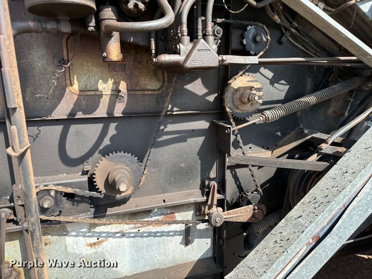 image for item EJ0323 Gleaner  F2 combine