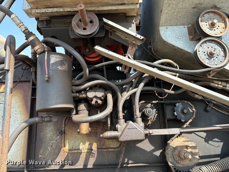 image for item EJ0323 Gleaner  F2 combine