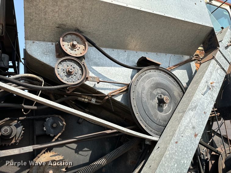 image for item EJ0323 Gleaner  F2 combine