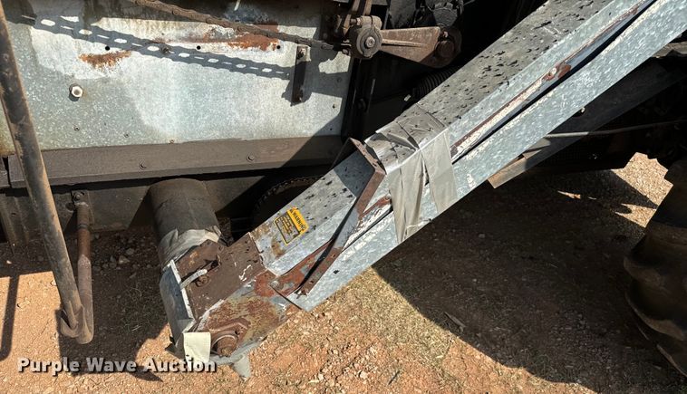 image for item EJ0323 Gleaner  F2 combine