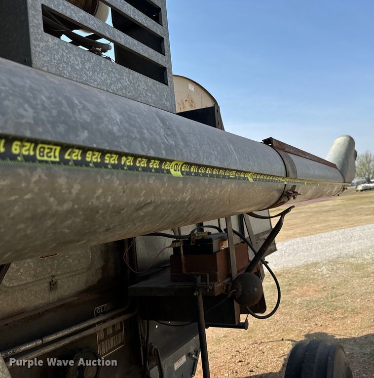 image for item EJ0323 Gleaner  F2 combine