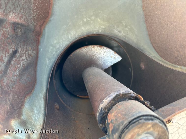 image for item EJ0323 Gleaner  F2 combine