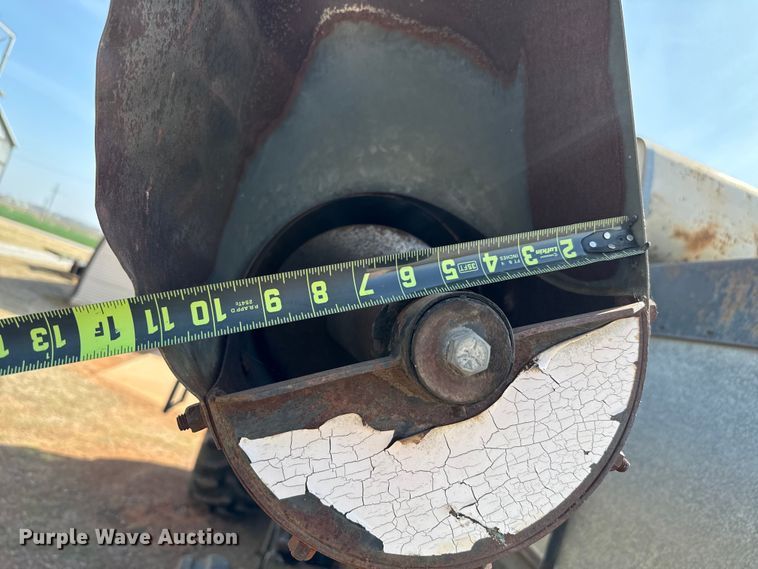 image for item EJ0323 Gleaner  F2 combine