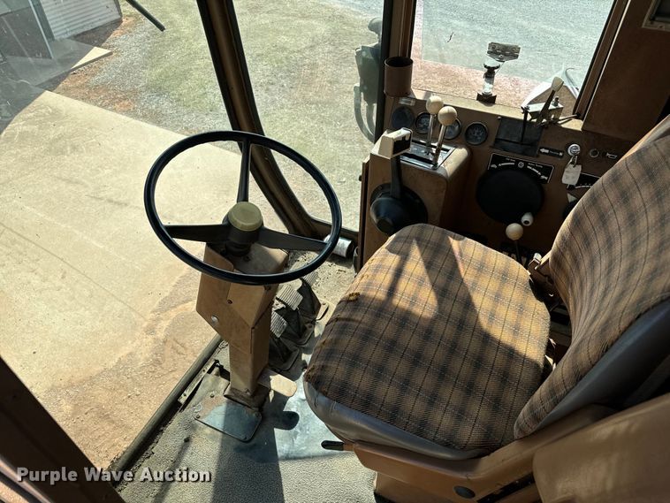 image for item EJ0323 Gleaner  F2 combine