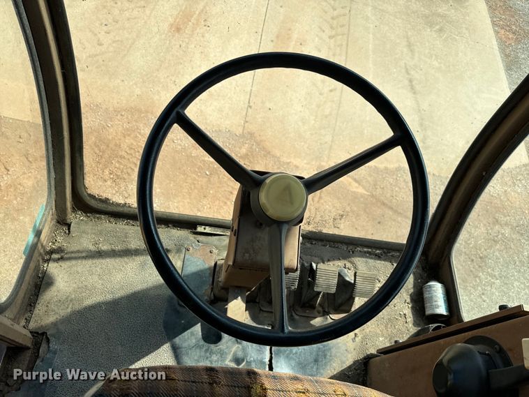 image for item EJ0323 Gleaner  F2 combine