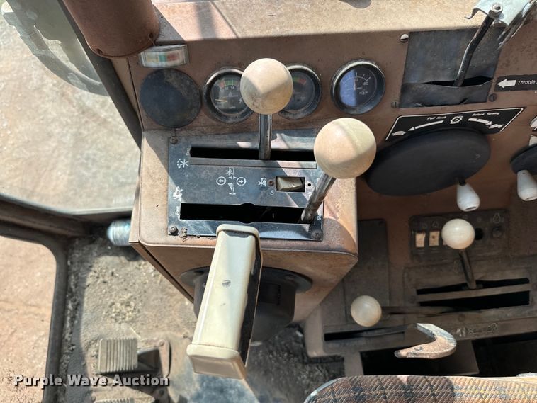 image for item EJ0323 Gleaner  F2 combine