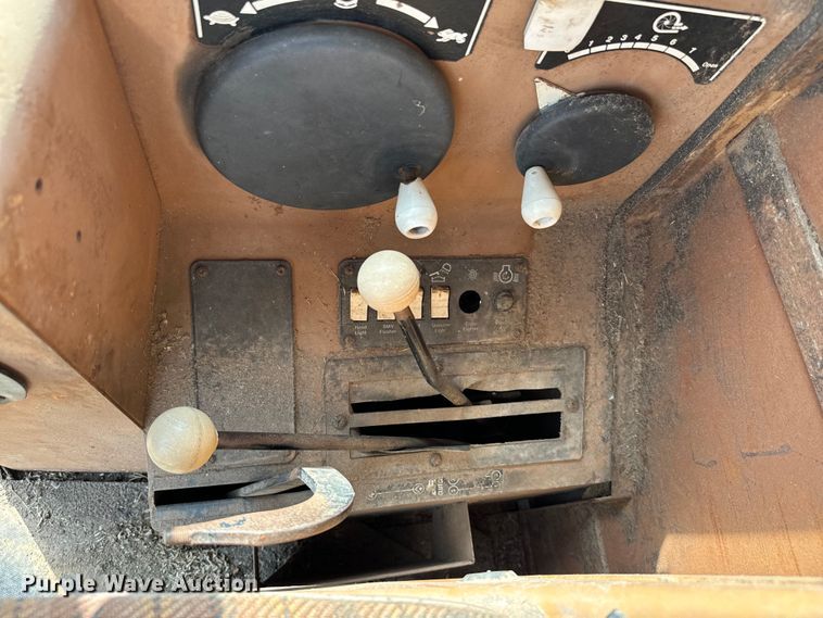 image for item EJ0323 Gleaner  F2 combine