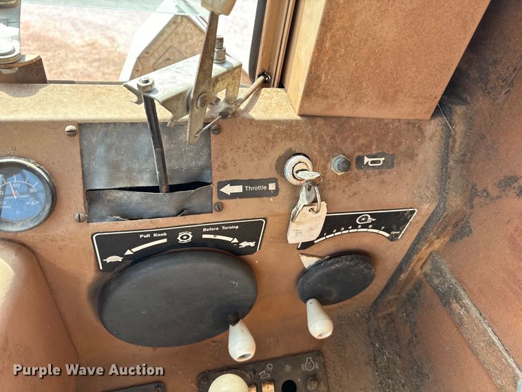 image for item EJ0323 Gleaner  F2 combine