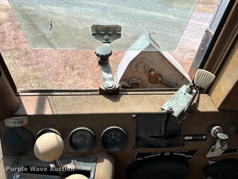 image for item EJ0323 Gleaner  F2 combine