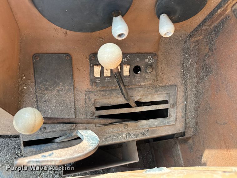 image for item EJ0323 Gleaner  F2 combine