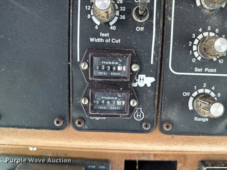 image for item EJ0323 Gleaner  F2 combine