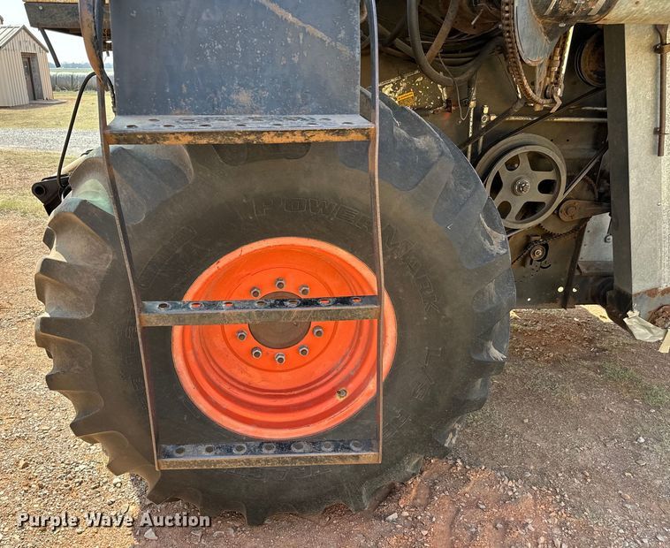 image for item EJ0323 Gleaner  F2 combine
