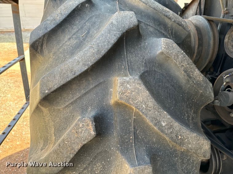 image for item EJ0323 Gleaner  F2 combine