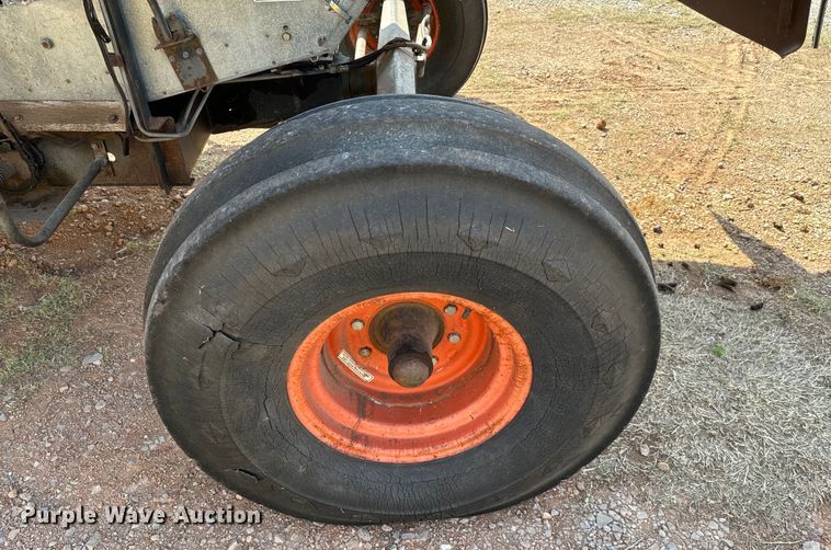 image for item EJ0323 Gleaner  F2 combine