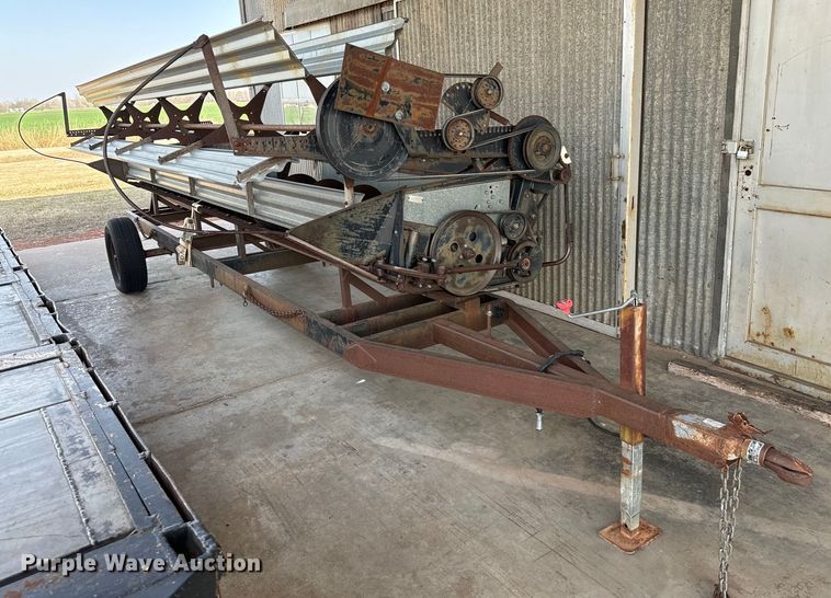 image for item EJ0323 Gleaner  F2 combine