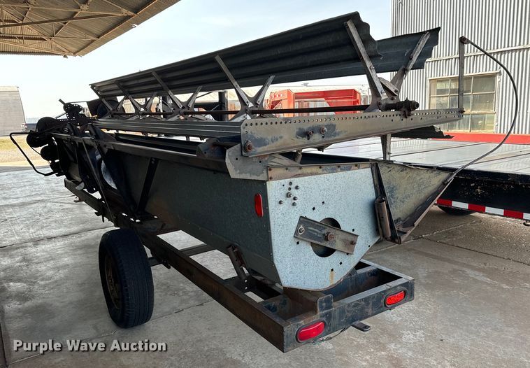 image for item EJ0323 Gleaner  F2 combine
